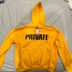 EDIKTED Sweatshirt (NEW WITH TAGS) 💛